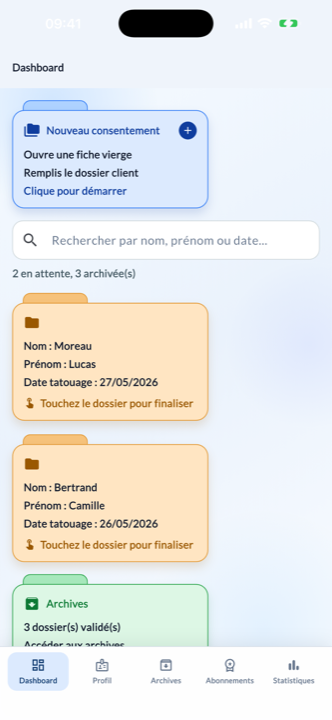 L'écran principal de ConsentForm sur iPhone — un dashboard épuré avec les dossiers de consentement piercing.